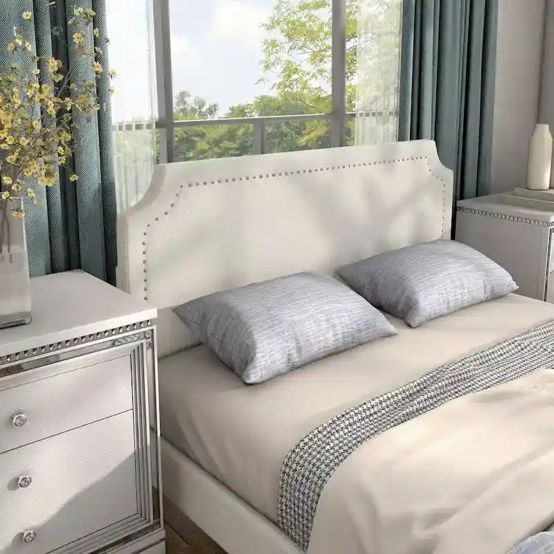 Furniture of America Gail Modern White Boucle Adjustable Queen-Size Platform Bed